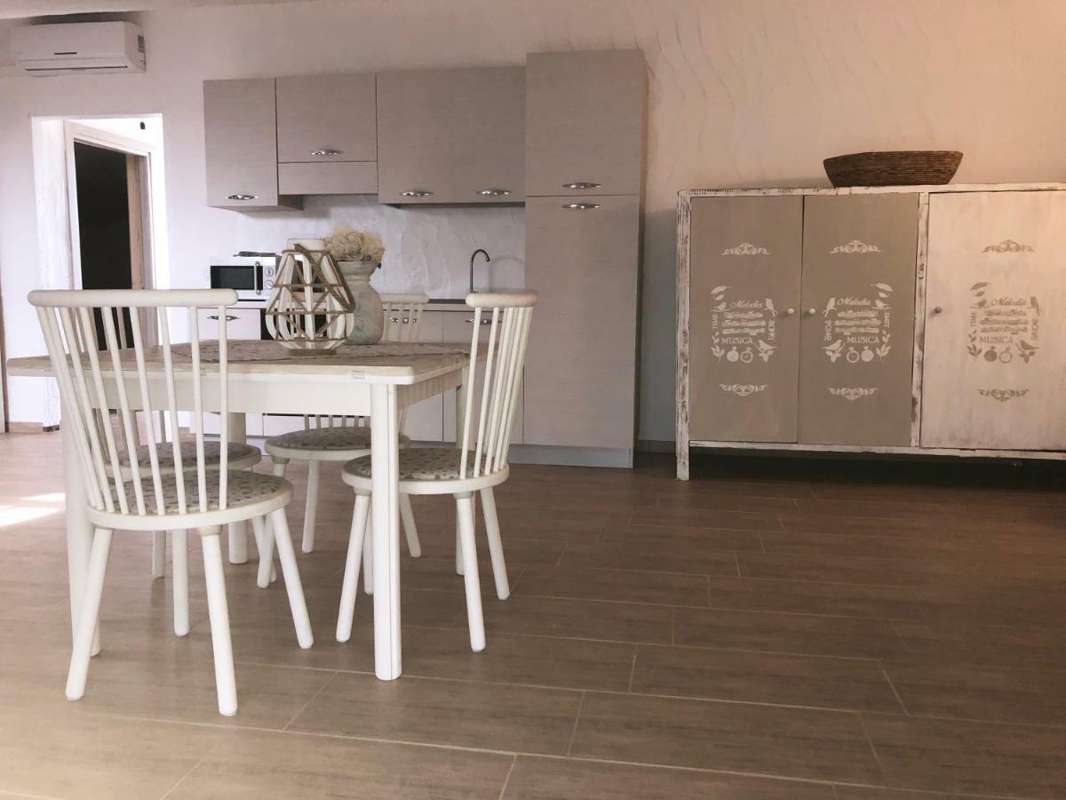 Appartamento Leda Piras Exteriör bild